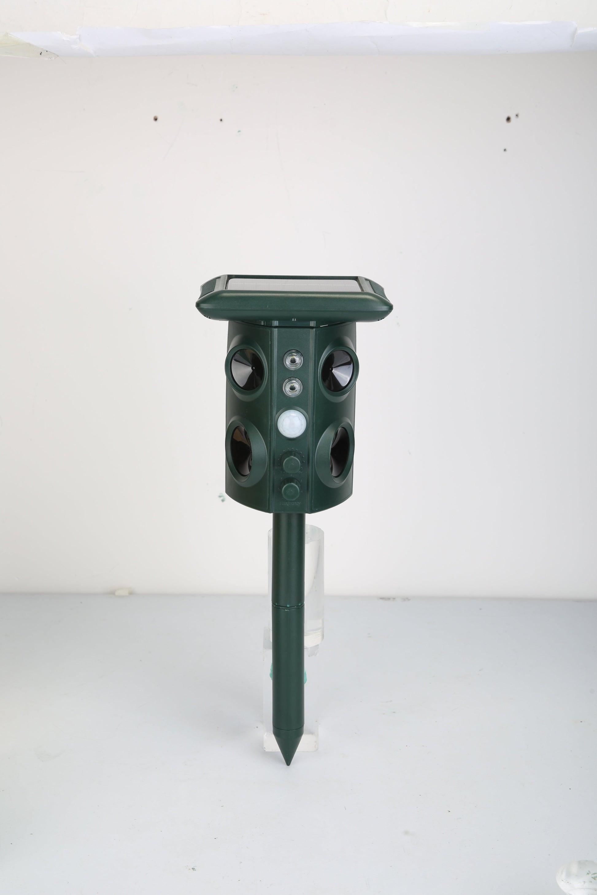 Solar Ultrasonic Animal Repeller Solar Powered Animal Repellent Chaser With PIR Motion Sensor IP54 Waterproof Sound Flashing Light For Deer Raccoon Squirrel Mice Snakes Cat Dog 9018880721116-1