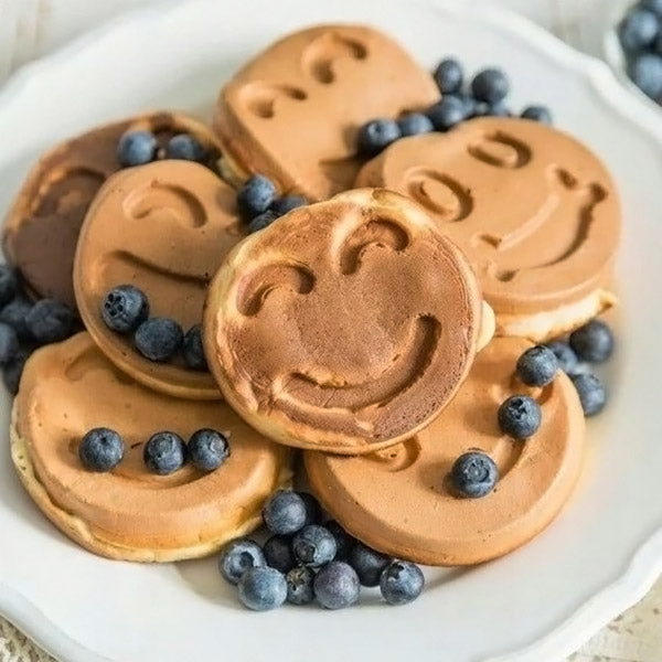 Nonstick Smiley Pancake Maker for Fun and Delicious Family Breakfasts 15101086040390-1