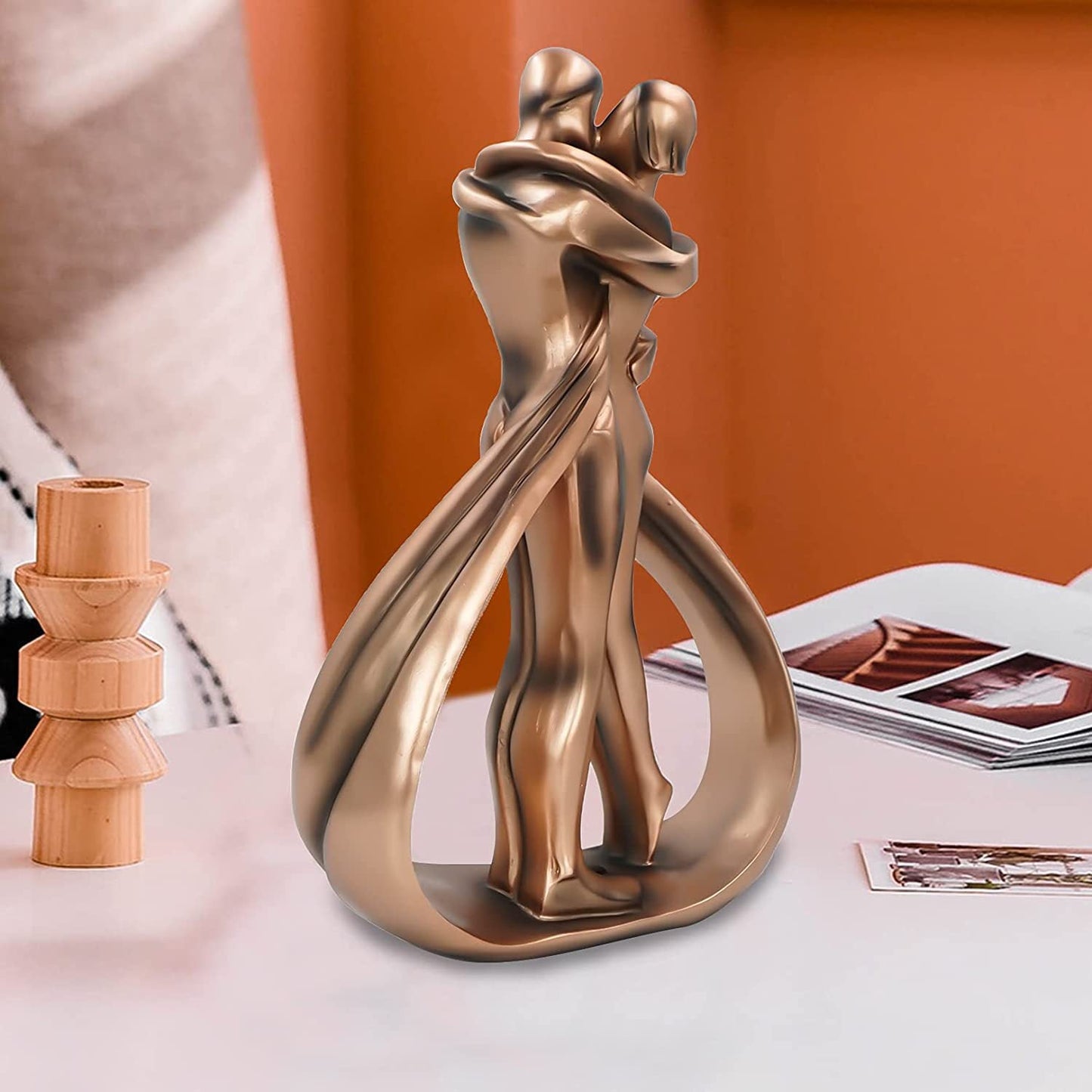 Romantic Couple Embrace Resin Statue Modern Home Decor Sculpture 8690043584814-1