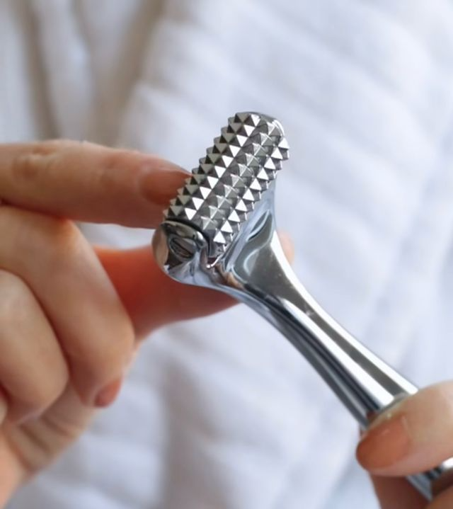 Micro-Needle Face Roller for Radiant Skin and Youthful Glow 15073787216198-1