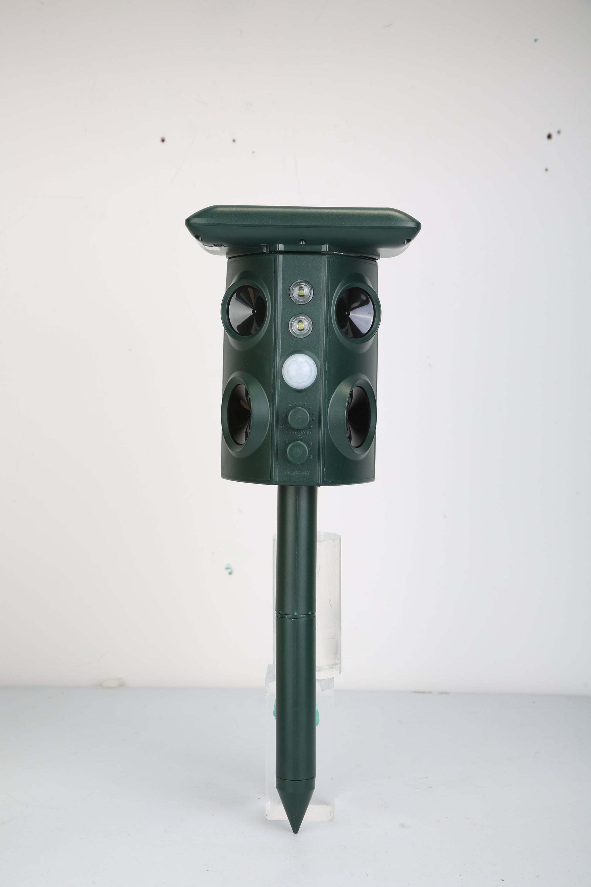 Solar Ultrasonic Animal Repeller Solar Powered Animal Repellent Chaser With PIR Motion Sensor IP54 Waterproof Sound Flashing Light For Deer Raccoon Squirrel Mice Snakes Cat Dog 9018880721116-1