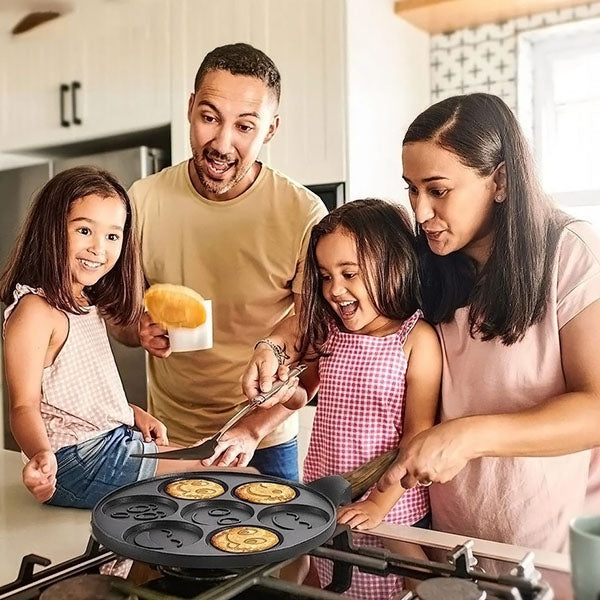 Nonstick Smiley Pancake Maker for Fun and Delicious Family Breakfasts 15101086040390-1