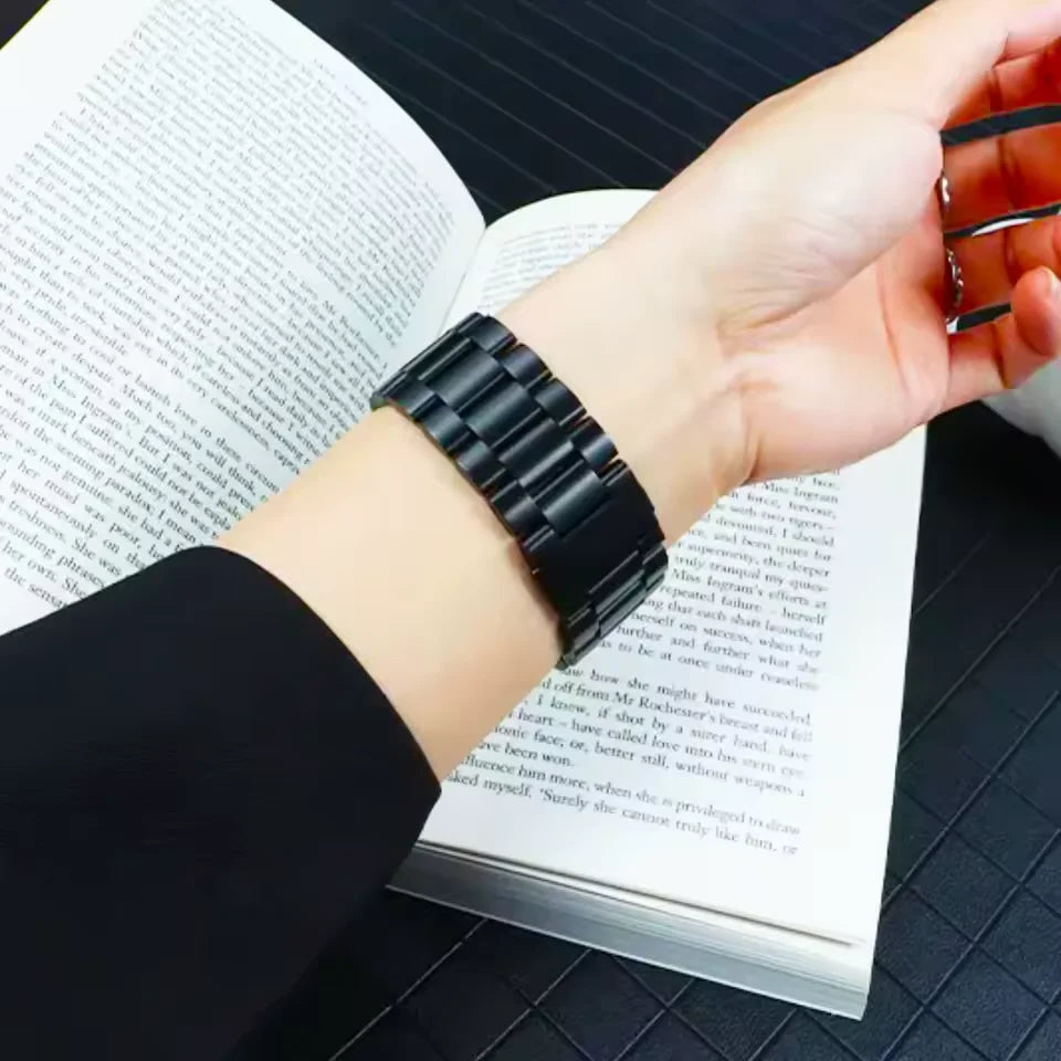 Smart Fitness Watch With Waterproof Design And Health Tracking Features 14988730958150-1