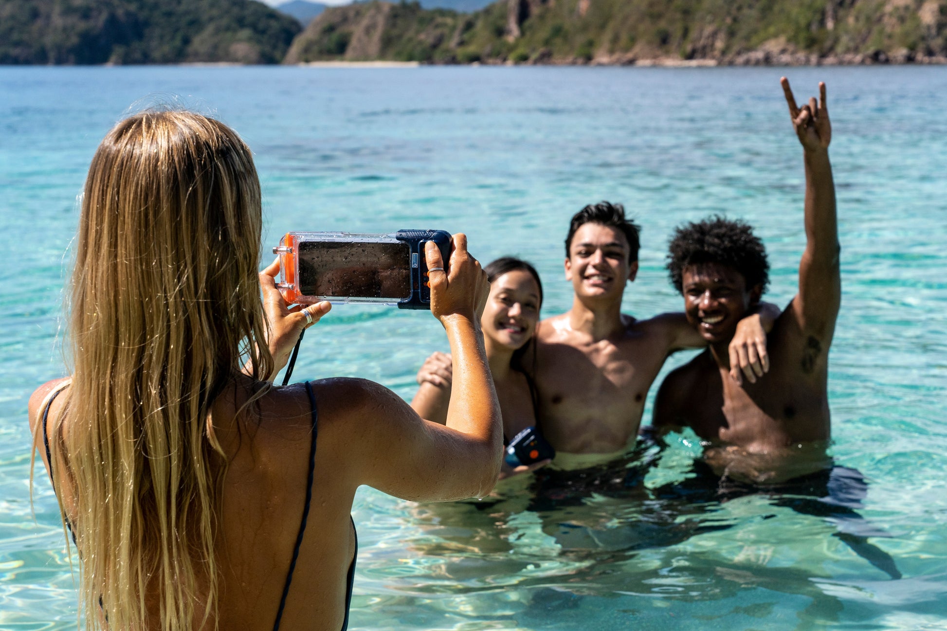 Durable Smart Waterproof Phone Case For Swimming Diving And Outdoor Sports 9020474458332-1