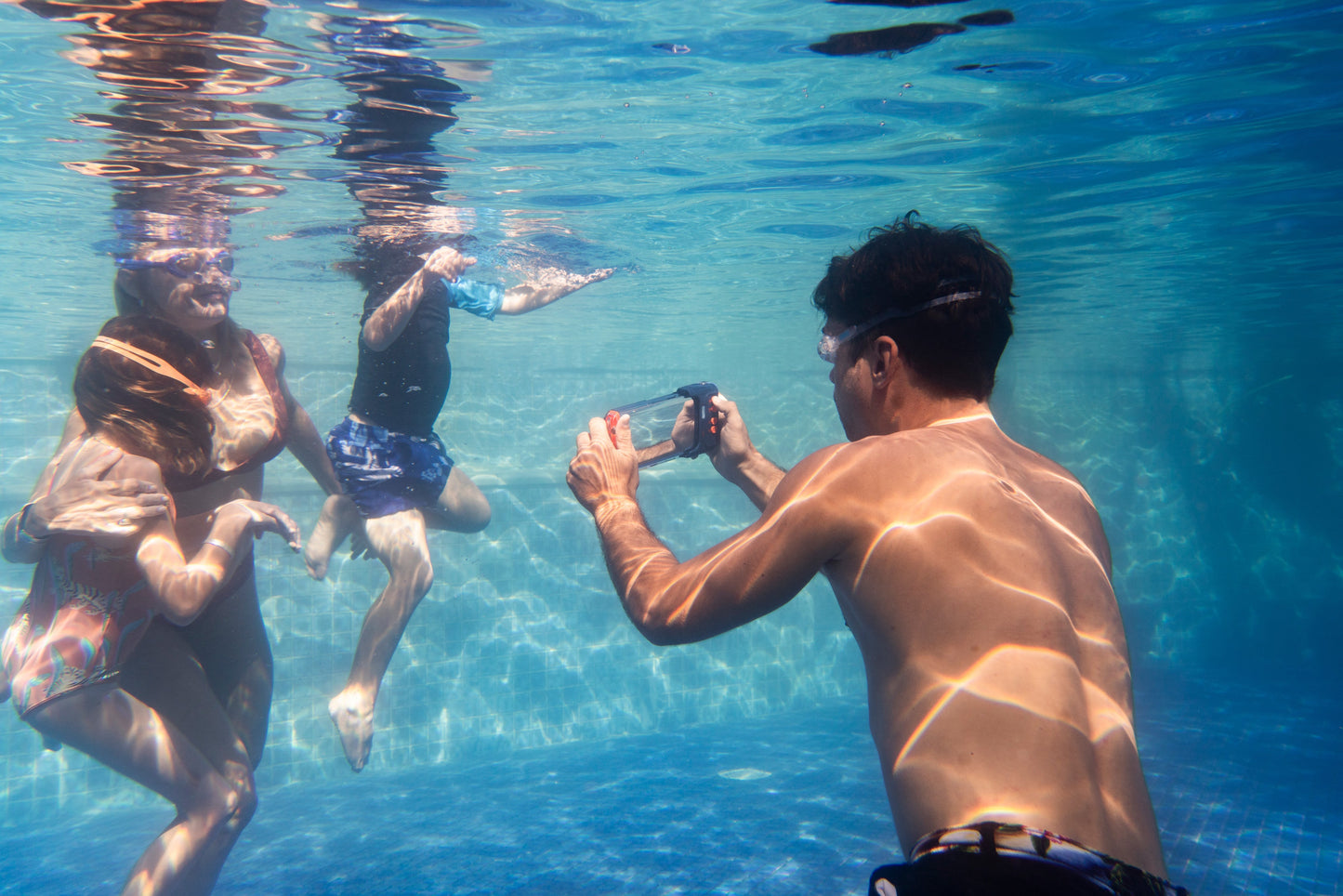 Durable Smart Waterproof Phone Case For Swimming Diving And Outdoor Sports 9020474458332-1