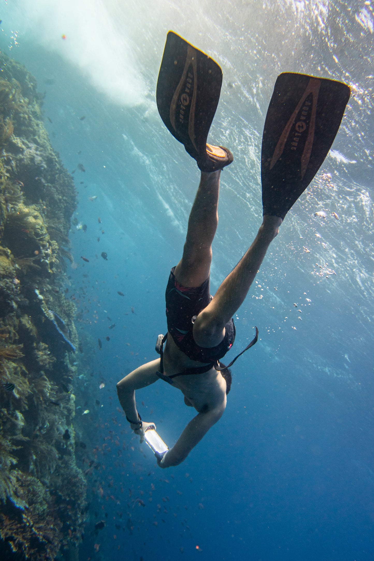 Durable Smart Waterproof Phone Case For Swimming Diving And Outdoor Sports 9020474458332-1