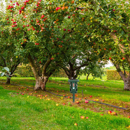 Solar Ultrasonic Animal Repeller Solar Powered Animal Repellent Chaser With PIR Motion Sensor IP54 Waterproof Sound Flashing Light For Deer Raccoon Squirrel Mice Snakes Cat Dog 9018880721116-1