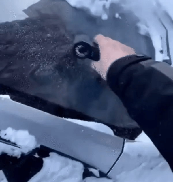 The Ultimate Tool Against Snow 10052304339290-1