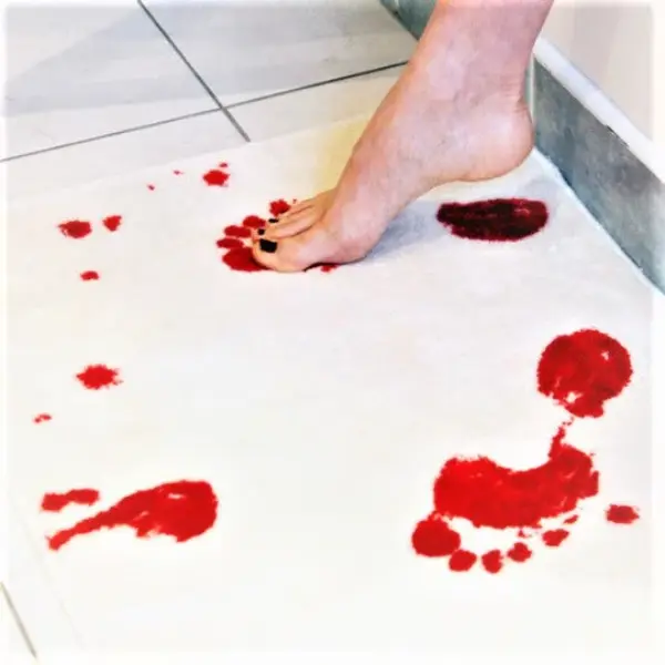 Bloody Color Changing Bath Mat3