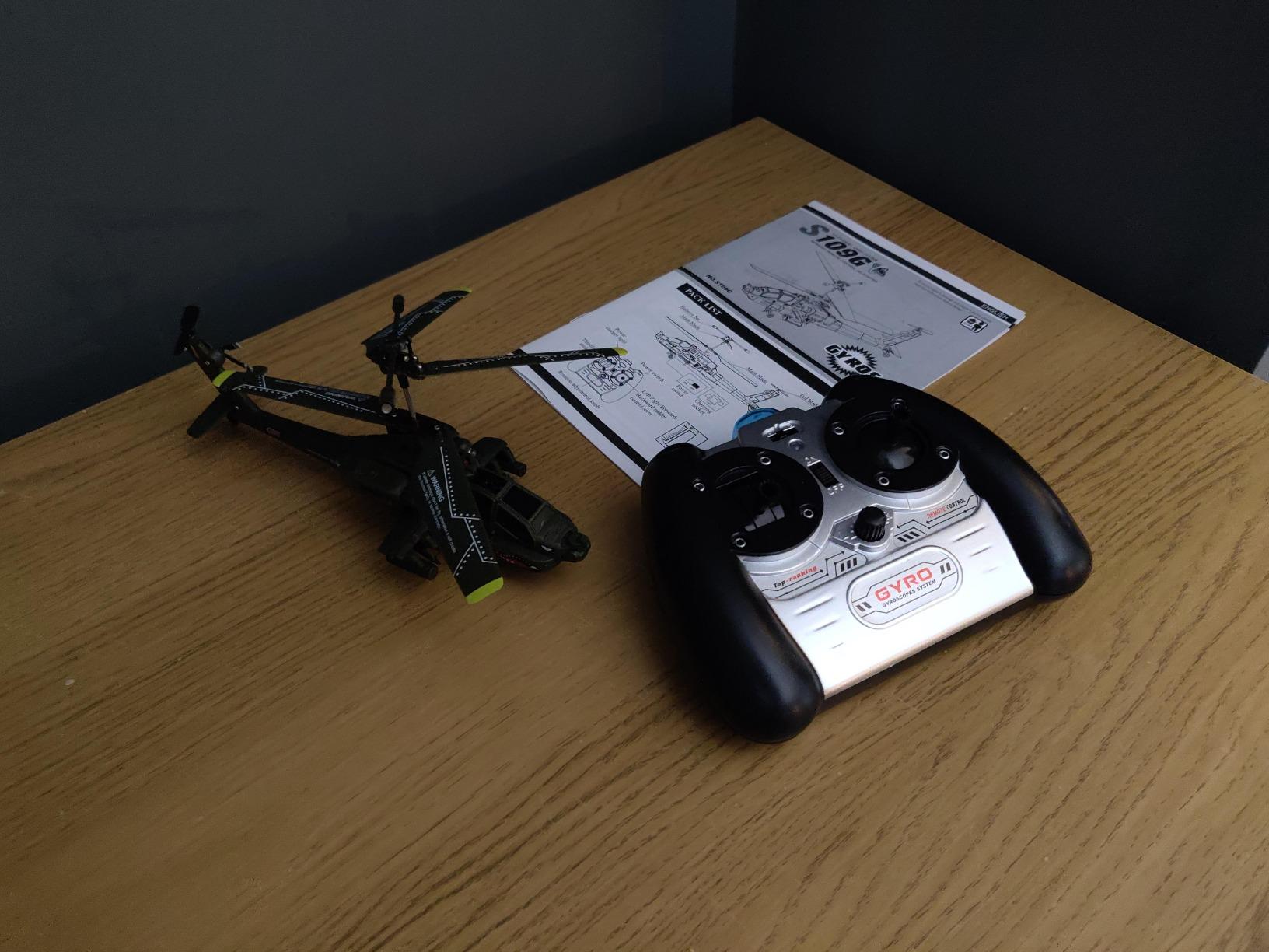 Remote-Controlled Military Helicopter Toy with Gyro Stabilization photo review